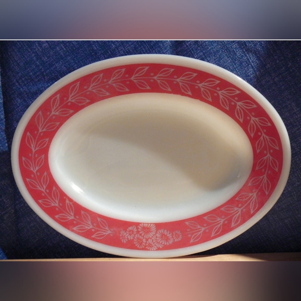 Vintage Pyrex Laurel Leaf Oval Plate Platter